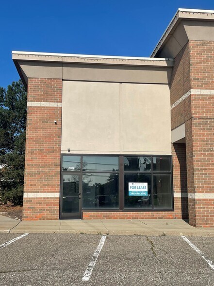 2789 Rochester Rd, Troy, MI à louer - Photo du bâtiment - Image 2 de 7