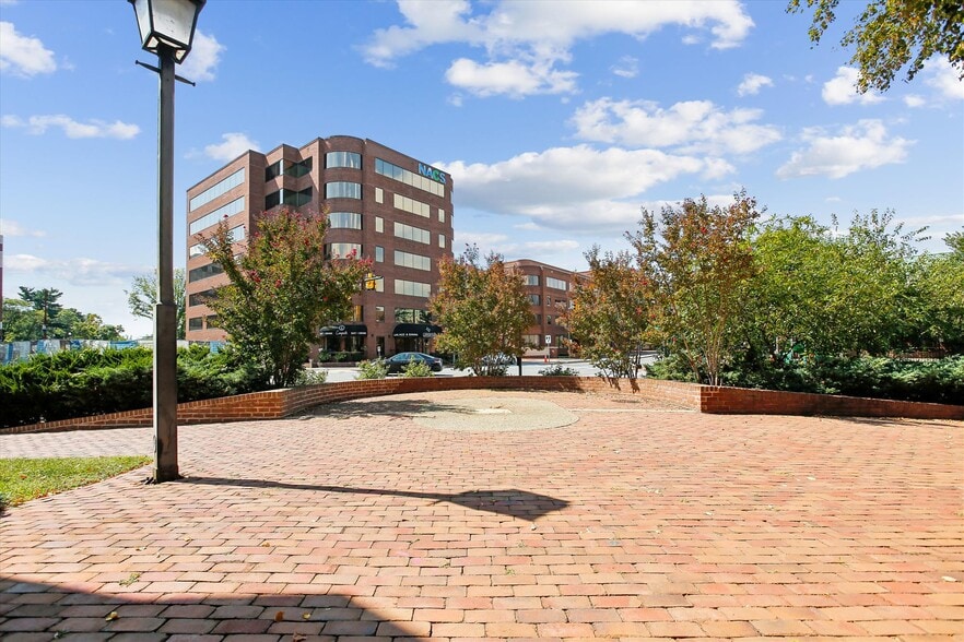 1501 Duke St, Alexandria, VA à louer - Photo du bâtiment - Image 3 de 77
