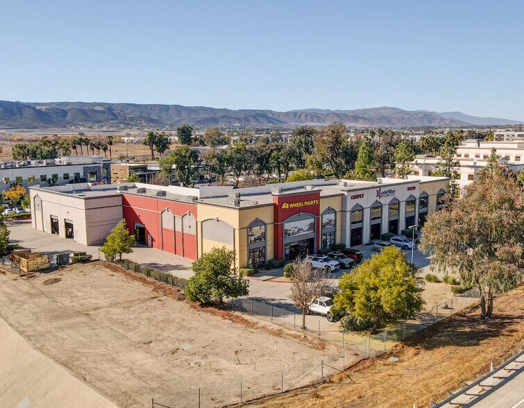 27310 Madison Ave, Temecula, CA à vendre - Photo du bâtiment - Image 3 de 9