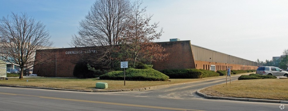 175 Commerce Dr, Hauppauge, NY for lease - Building Photo - Image 3 of 4