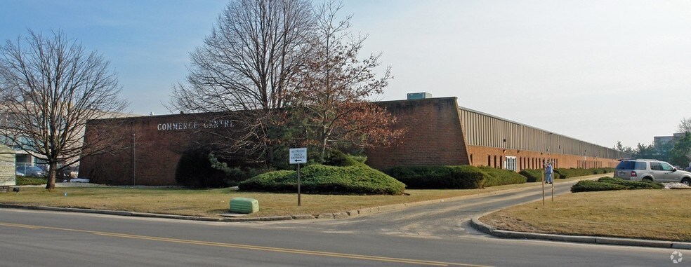 175 Commerce Dr, Hauppauge, NY à louer - Photo du bâtiment - Image 3 de 4