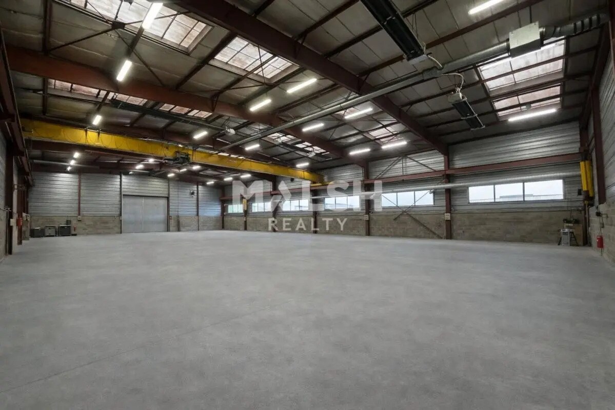 Local d'activités dans CHAMPAGNE-AU-MONT-D'OR à vendre Photo du bâtiment- Image 1 de 8