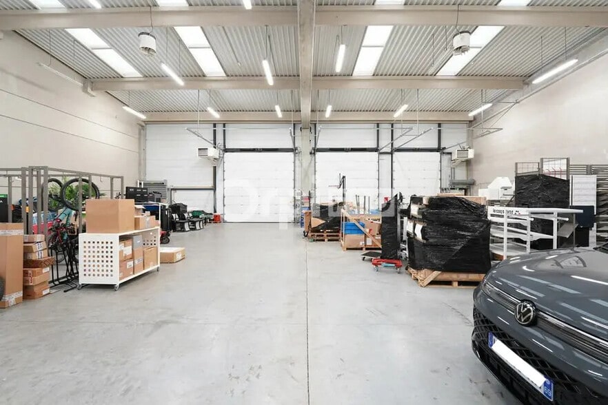 Bureau dans Saint-Quentin-Fallavier à louer - Photo intérieure - Image 2 de 21