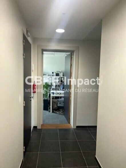 Office in Reims for lease - Interior Photo - Image 3 of 6