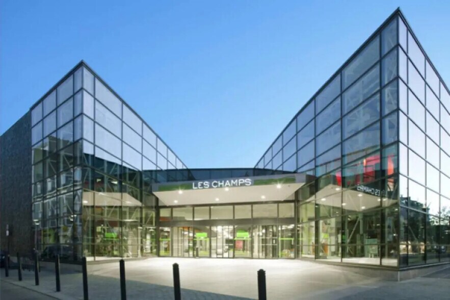 Retail in Saint-Brieuc for lease - Building Photo - Image 3 of 3