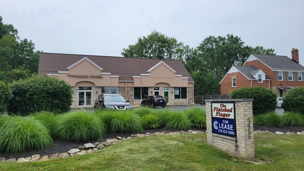 5456 Mayfield Rd, Lyndhurst, OH à louer - Photo du bâtiment - Image 2 de 10