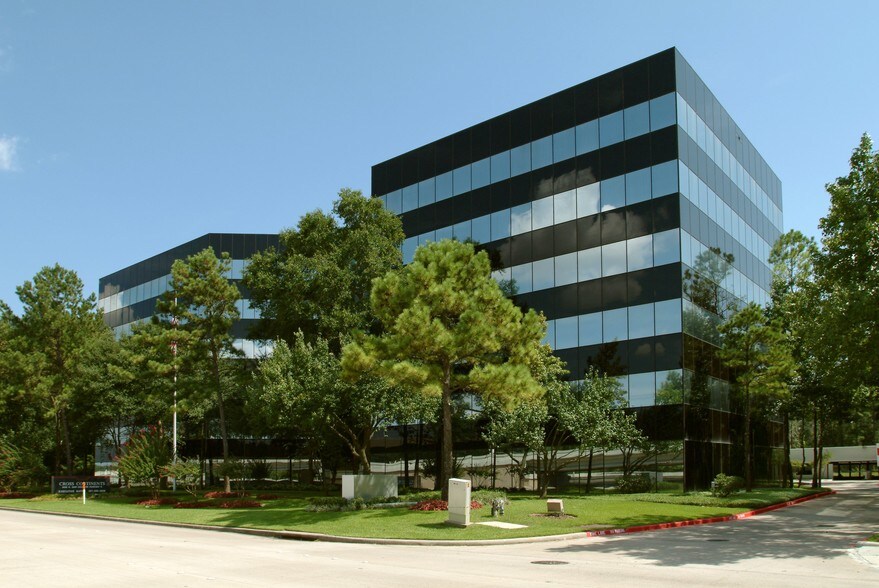 3838 N Sam Houston Pky E, Houston, TX à louer - Photo du bâtiment - Image 3 de 24