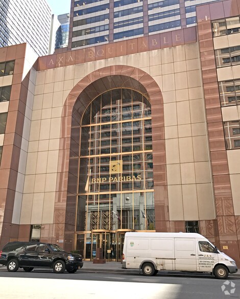 787 Seventh Ave, New York, NY à louer - Photo du bâtiment - Image 3 de 10