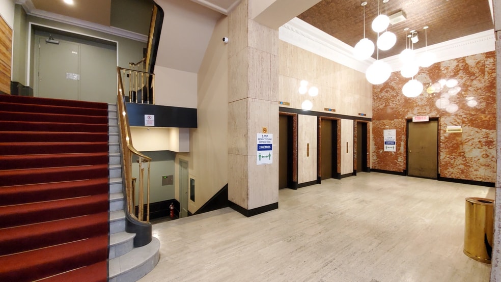 1410 Rue Stanley, Montréal, QC for lease - Interior Photo - Image 2 of 12