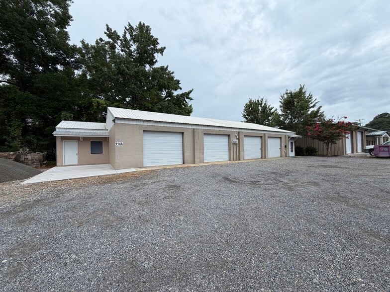 114 Farm Rd, Summerville, SC for lease - Building Photo - Image 1 of 3
