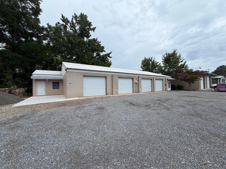 114 Farm Rd, Summerville, SC à louer - Photo du bâtiment - Image 1 de 3