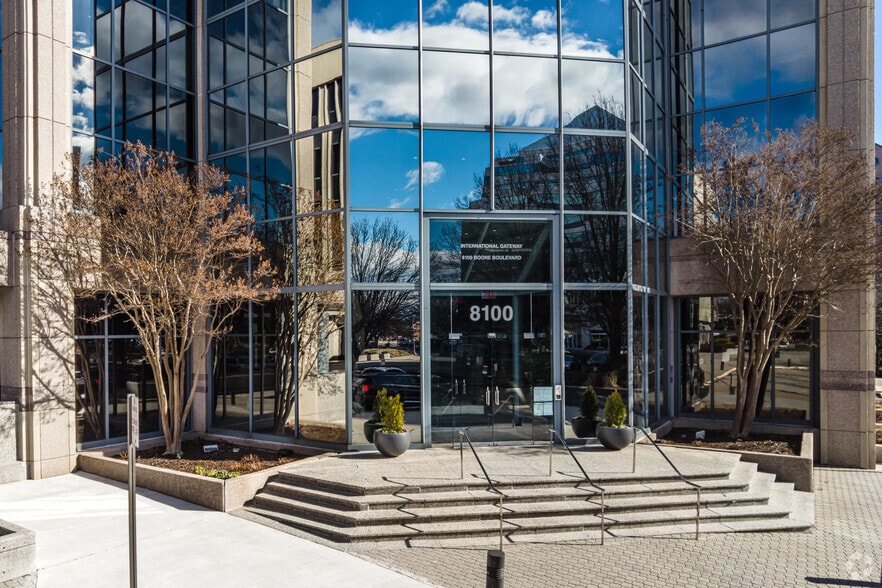 8100 Boone Blvd, Vienna, VA for lease - Building Photo - Image 3 of 18