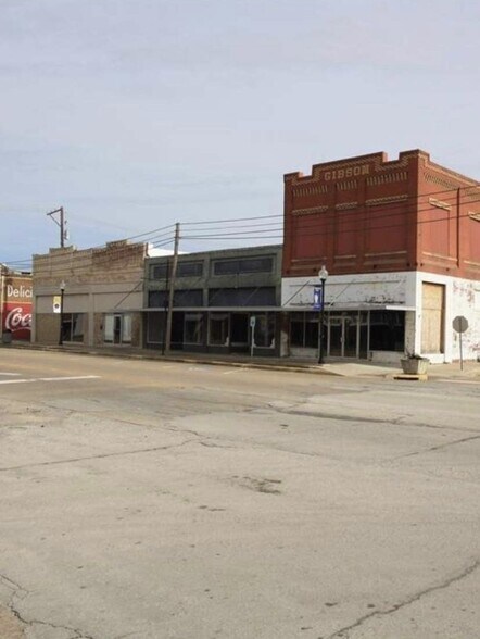 106 N Main St, Grand Saline, TX à vendre - Photo du bâtiment - Image 2 de 45