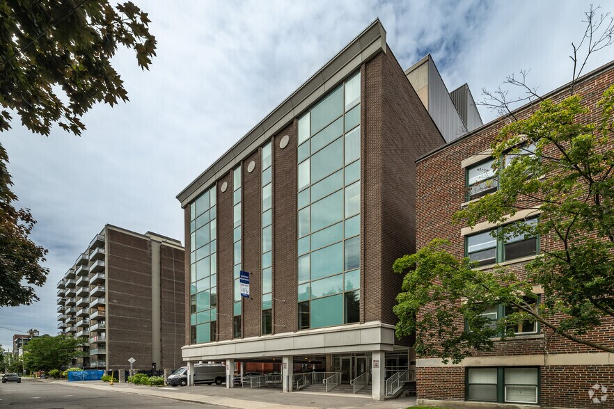 245 Cooper St, Ottawa, ON à louer - Photo du bâtiment - Image 2 de 4