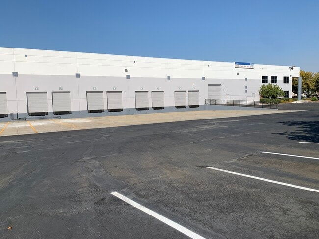 Plus de détails pour 1500 Overland Ct, West Sacramento, CA - Industriel à louer