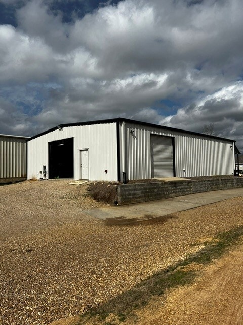 107 Lone Wolf Dr, Madison, MS for lease Primary Photo- Image 1 of 2