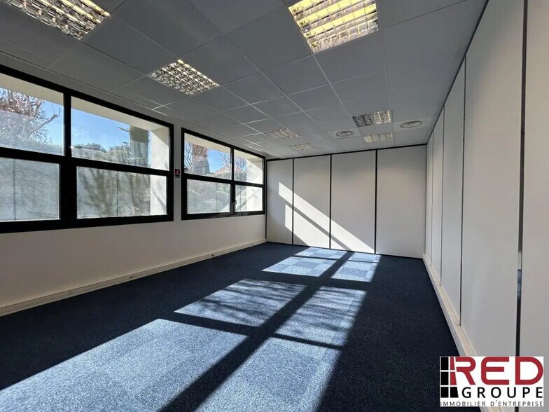 Bureau dans LES MILLES à louer - Photo du bâtiment - Image 2 de 4