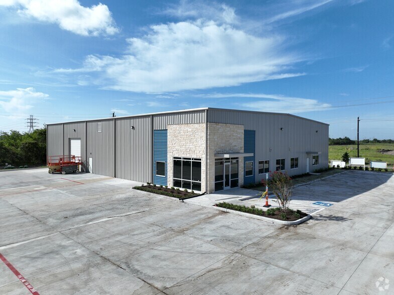 15902 Beamer Rd, Friendswood, TX for sale - Building Photo - Image 2 of 12
