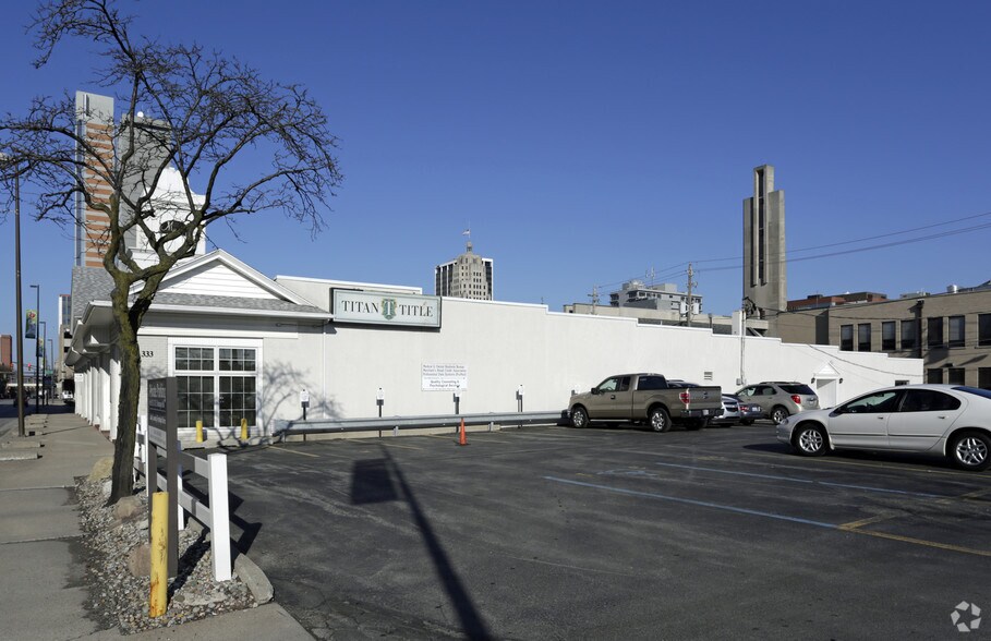 315-333 E Washington Blvd, Fort Wayne, IN à louer - Photo du bâtiment - Image 2 de 11