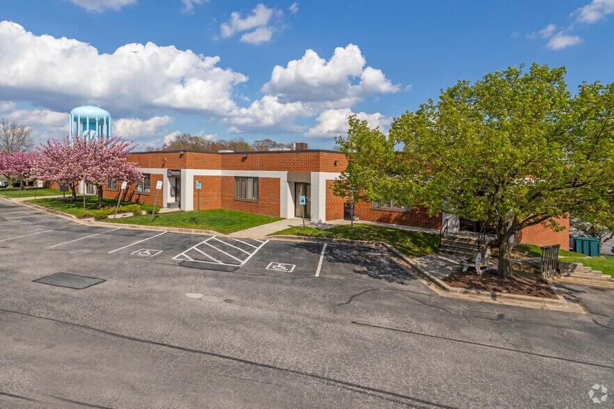 406 Headquarters Dr, Millersville, MD à louer - Photo du bâtiment - Image 3 de 3
