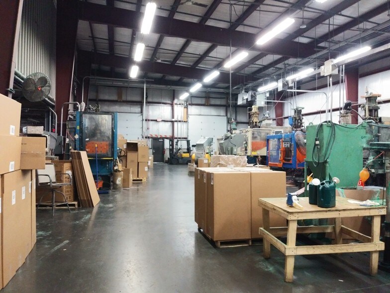 549 Westminster St, Fitchburg, MA for lease - Interior Photo - Image 2 of 25