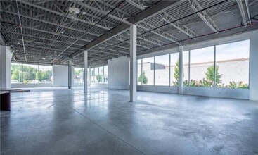 794 Boul Du Cure-Labelle, Blainville, QC for lease Interior Photo- Image 2 of 4