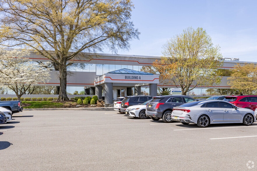 185 State Highway 36, West Long Branch, NJ à louer - Photo du bâtiment - Image 1 de 17