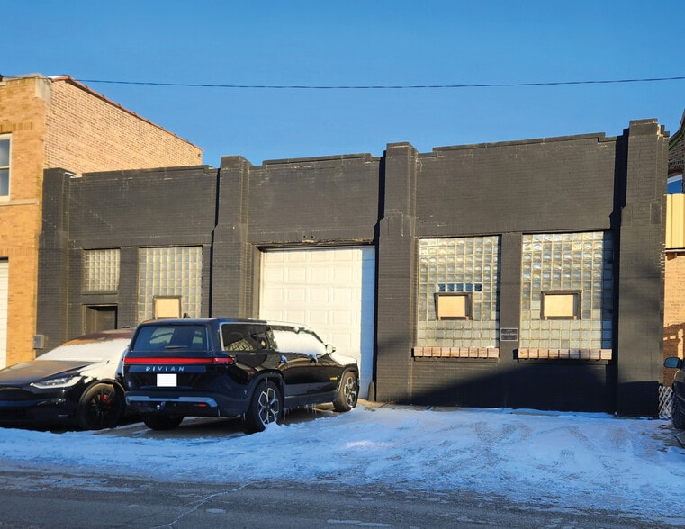 2328 W Nelson St, Chicago, IL for lease - Building Photo - Image 3 of 6