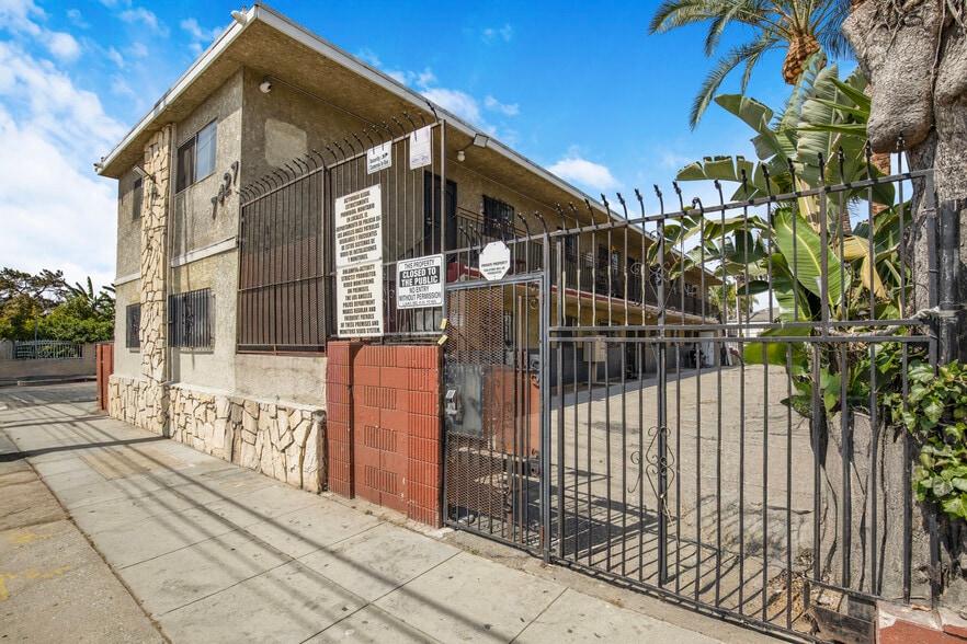 7427 S Figueroa St, Los Angeles, CA à vendre - Photo du bâtiment - Image 3 de 23