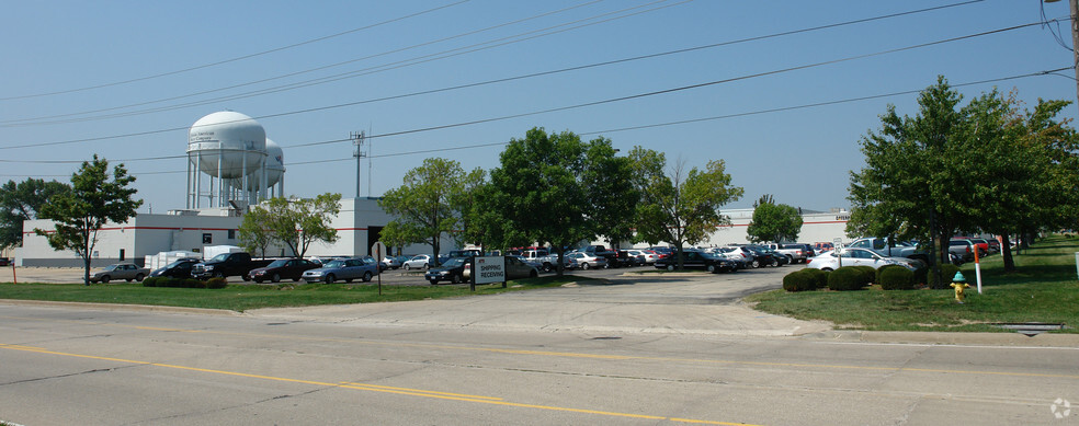 8201 N University St, Peoria, IL for lease - Building Photo - Image 2 of 11