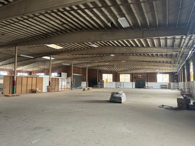 2345 S Santa Fe Ave, Los Angeles, CA à louer - Photo intérieure - Image 3 de 8