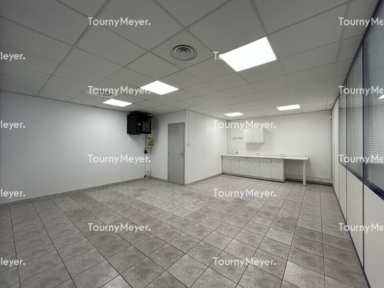 300 Rue Roland Garros, Mauguio for lease - Interior Photo - Image 3 of 8