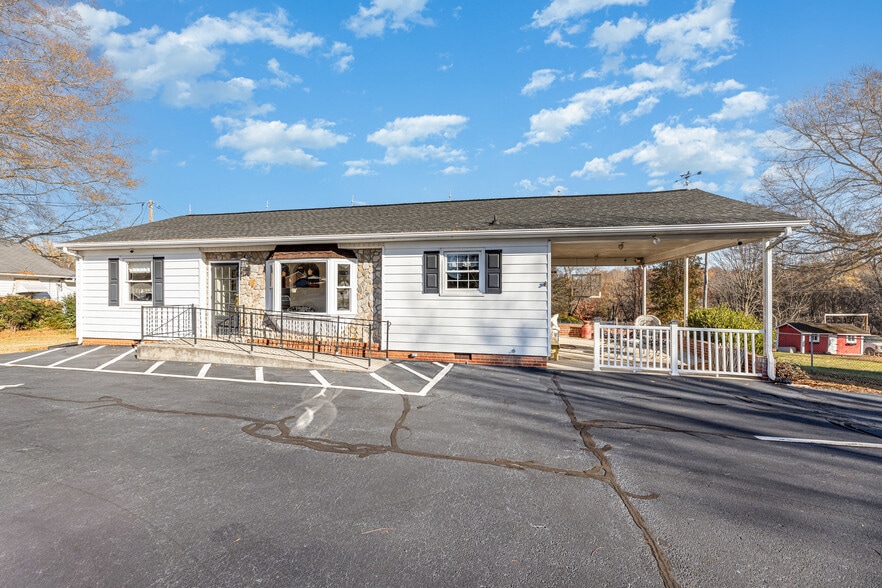 317 E King St, King, NC for sale - Building Photo - Image 3 of 10