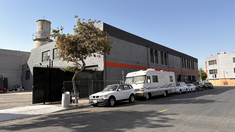 901 E 8th St, Los Angeles, CA for lease - Building Photo - Image 2 of 4