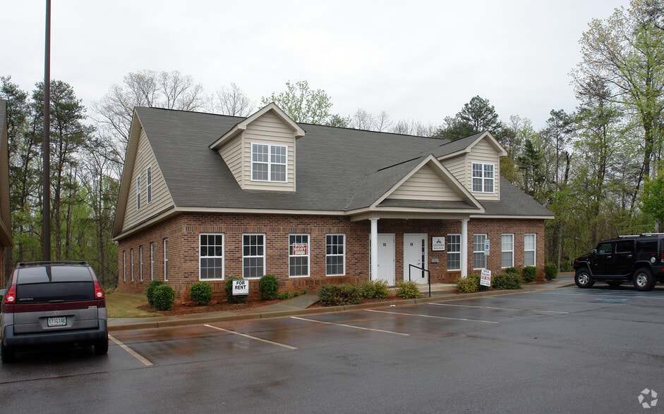 48 Saint Mark Rd, Taylors, SC for sale - Building Photo - Image 2 of 12