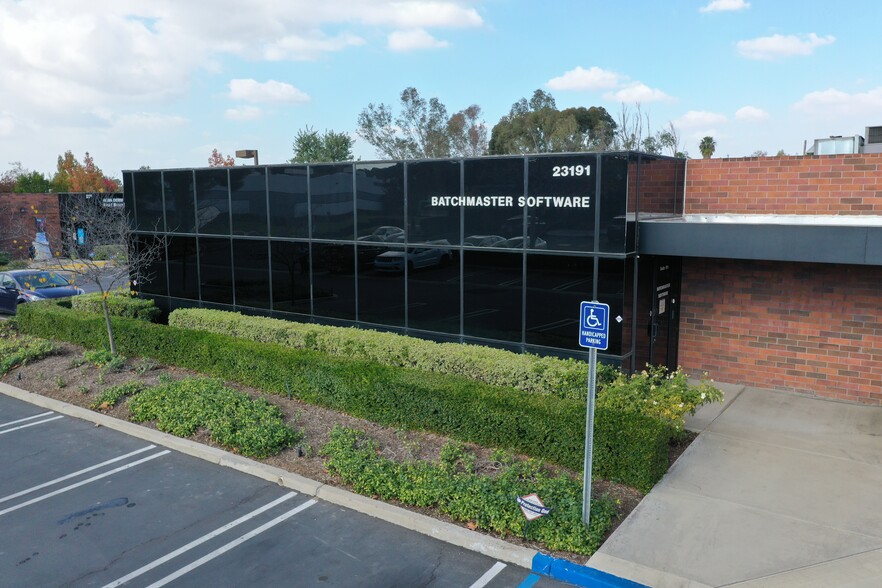 23191-23193 La Cadena Dr, Laguna Hills, CA for lease - Building Photo - Image 1 of 5