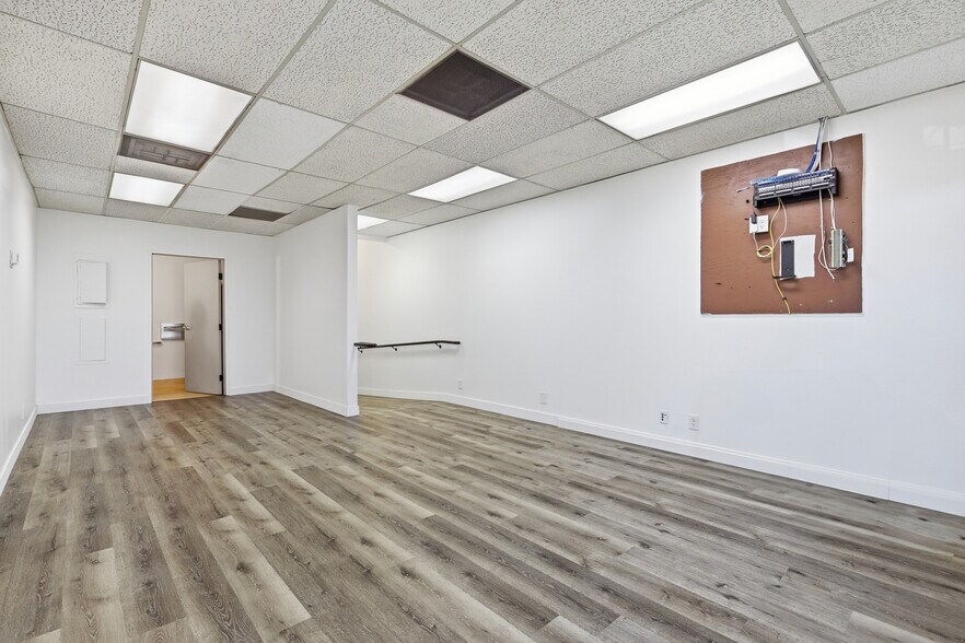 5852 S Vermont Ave, Los Angeles, CA à louer - Photo du bâtiment - Image 3 de 20