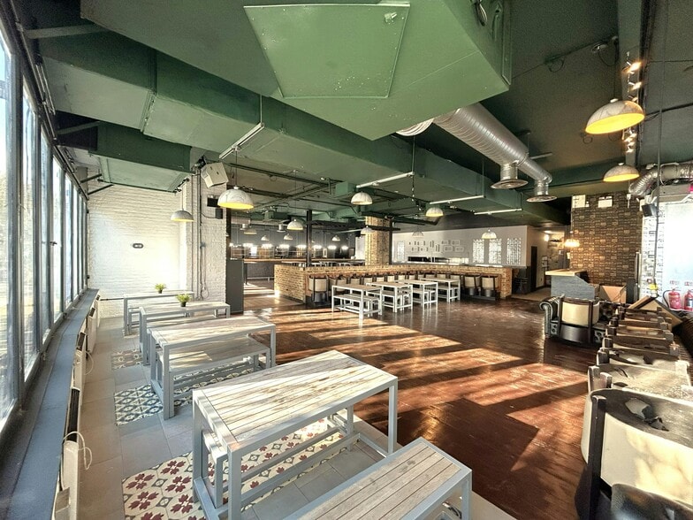 28-30 Westferry Circ, London for lease - Building Photo - Image 3 of 9