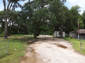 Alvin Fenced 2.8 Acres on SH 6 by 35/Prop. 99 - Automotive Property