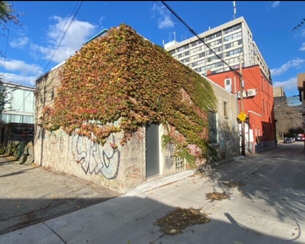 9 R Baldwin St, Toronto, ON à vendre - Photo principale - Image 1 de 3