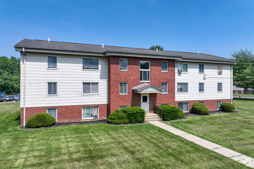 1042-1096 Eastway Dr, Youngstown, OH for sale - Primary Photo - Image 1 of 1