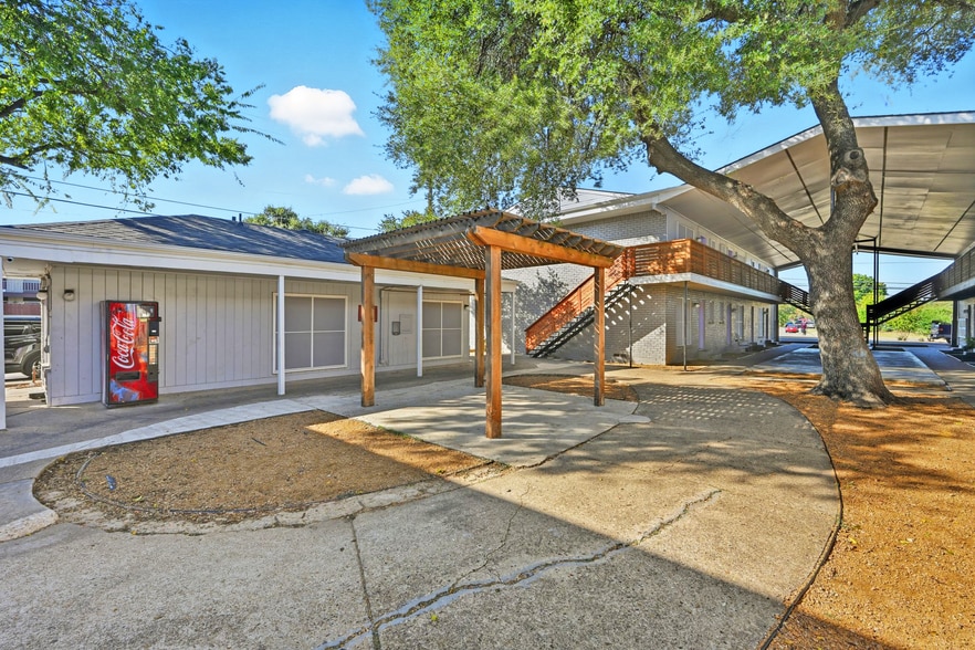 220 S Jupiter Rd, Garland, TX for sale - Building Photo - Image 3 of 9