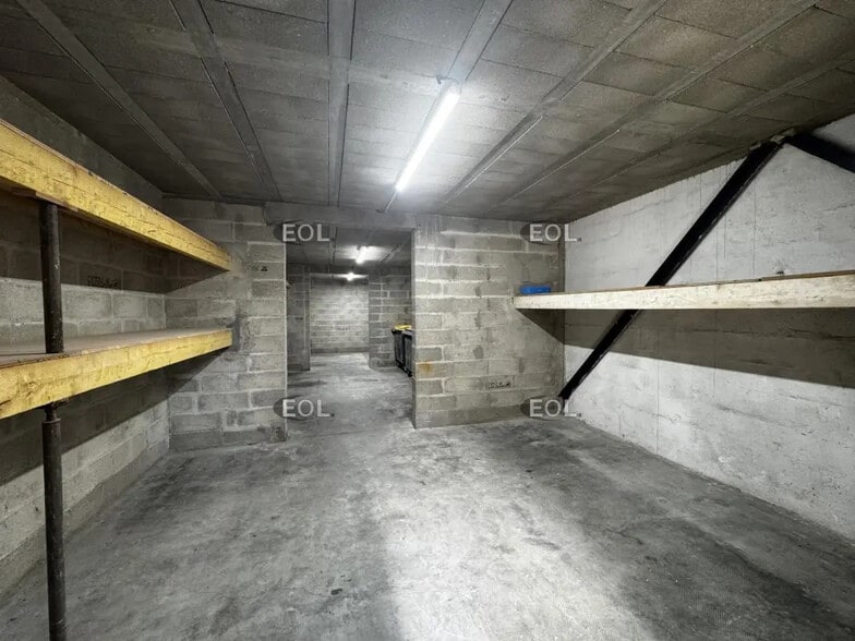 Flex in Morangis for lease - Interior Photo - Image 3 of 4