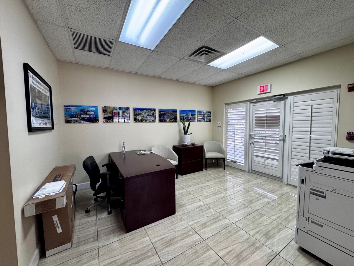 1550-1582 Global Ct, Sarasota, FL 34240 - Unité 1550 - - Photo intérieure - Image 2 of 14