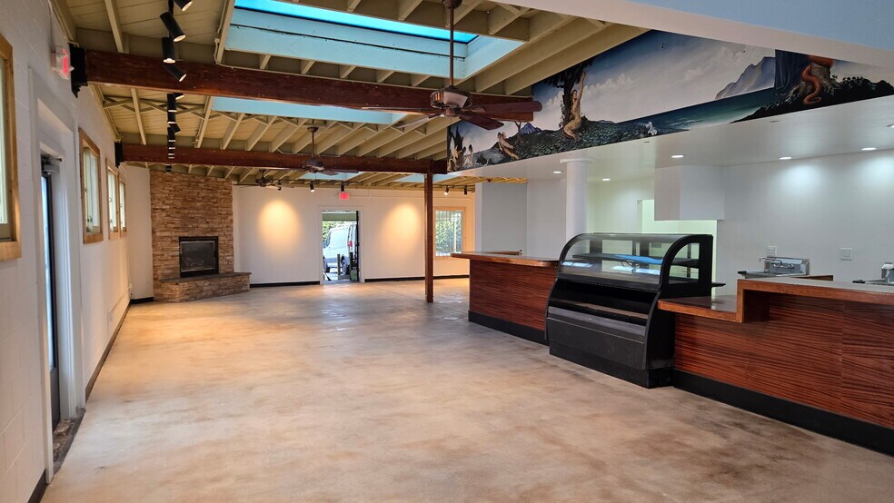 126 N Catalina Ave, Redondo Beach, CA à louer - Photo intérieure - Image 2 de 10