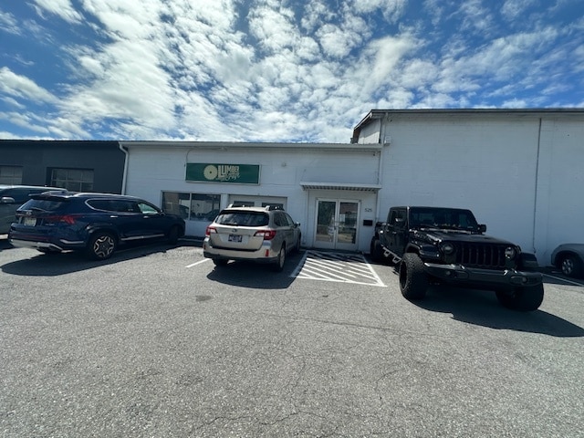 525 W Market St, Johnson City, TN for lease - Building Photo - Image 2 of 31