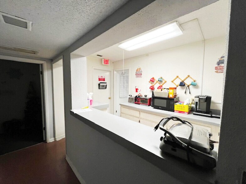 4515 Curry Ford Rd, Orlando, FL à vendre - Photo du bâtiment - Image 3 de 8