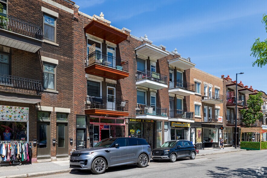 3219 Rue Ontario E E, Montréal, QC à vendre - Photo principale - Image 1 de 3