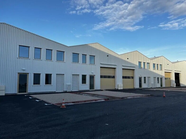 20-26 Rue Marius Grosso, Vaulx-en-Velin à louer - Photo du bâtiment - Image 2 de 17