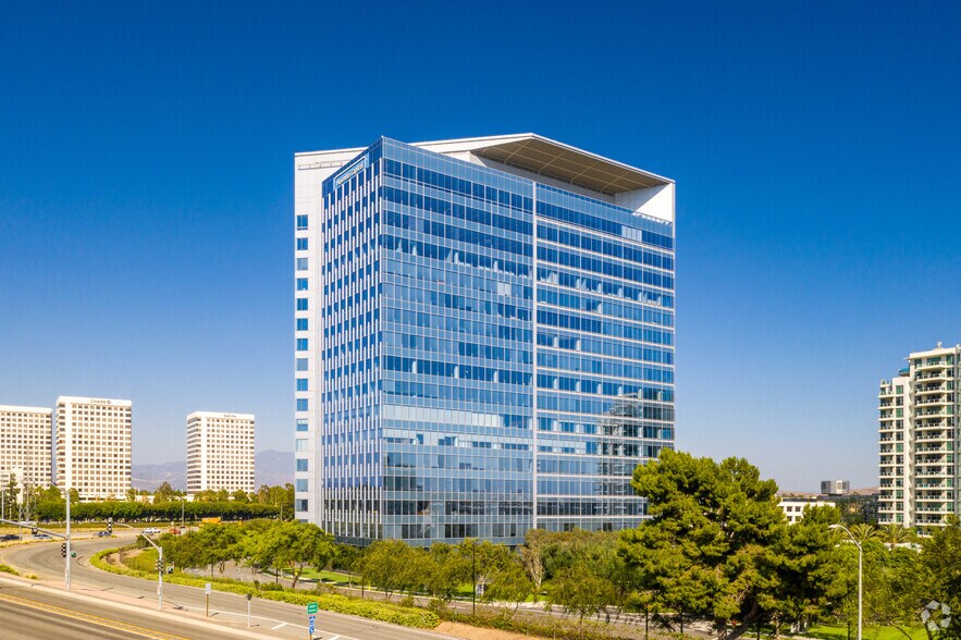 3161 Michelson Dr, Irvine, CA à louer - Photo du bâtiment - Image 2 de 7